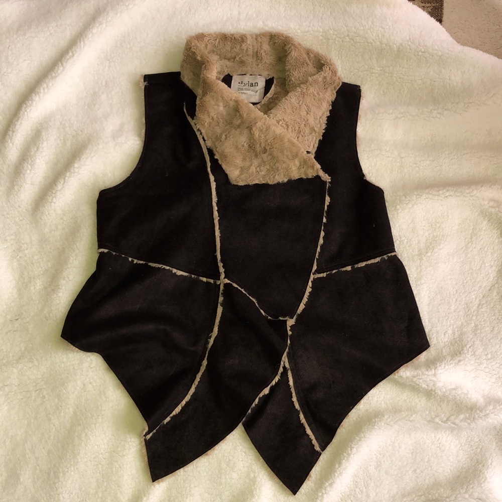 Beautiful faux suede vest with a soft faux fur lining.